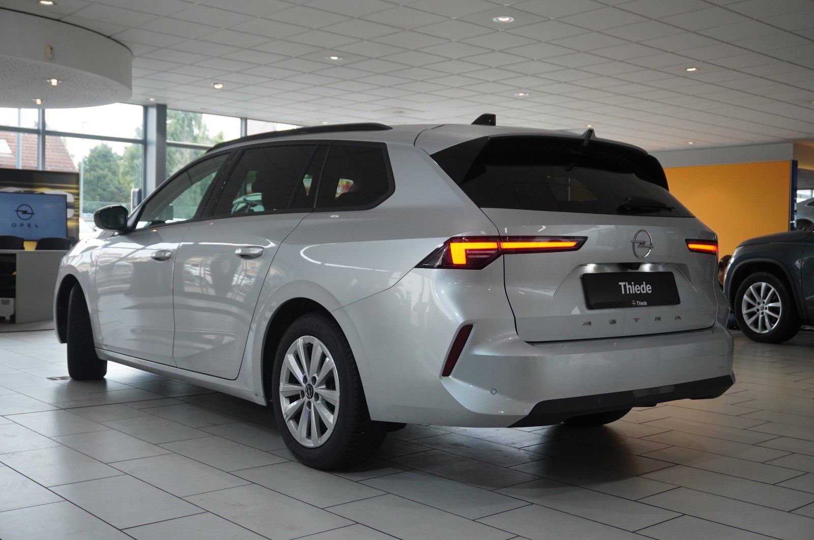 Fahrzeugabbildung Opel Astra L ST 1.2T  LED/NAVI/SHZ/ALU16/KAMERA/ALLWE