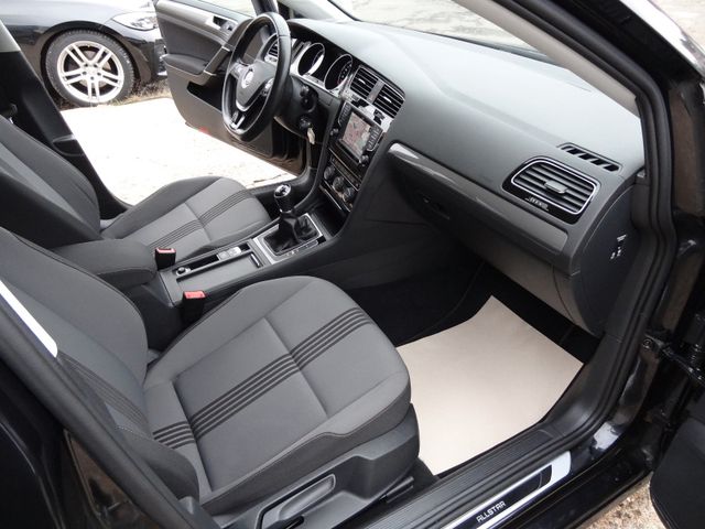 Fahrzeugabbildung Volkswagen Golf VII Lim. Allstar/ 2.Hd/SitzH/Navi/PDC/Tempo