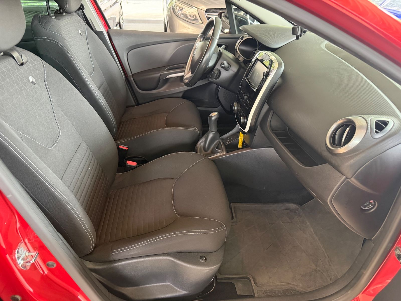 Fahrzeugabbildung Renault Clio IV Limited