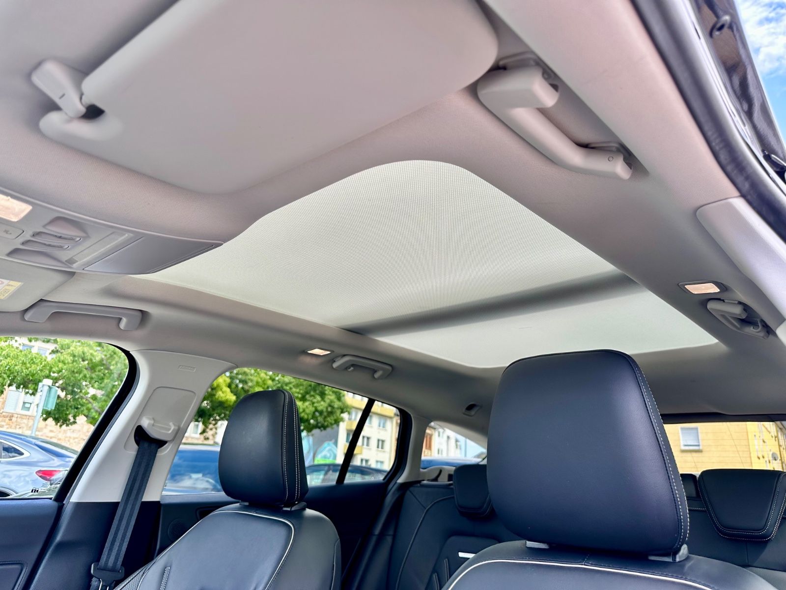 Fahrzeugabbildung Ford FOCUS TURNIER VIGNALE*PANO+LED+1.HAND*