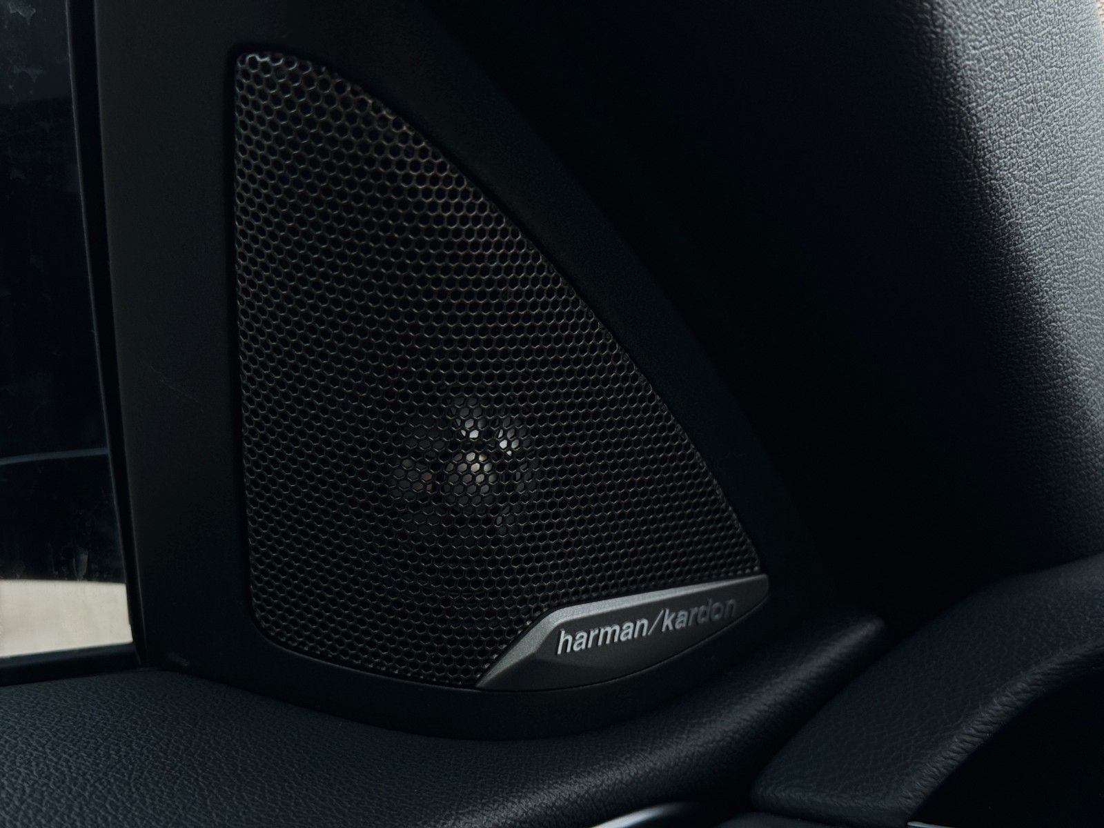 Fahrzeugabbildung BMW M4 Comp. Cabrio xDrive HUD/360°/H&K/Bhz.Lenk