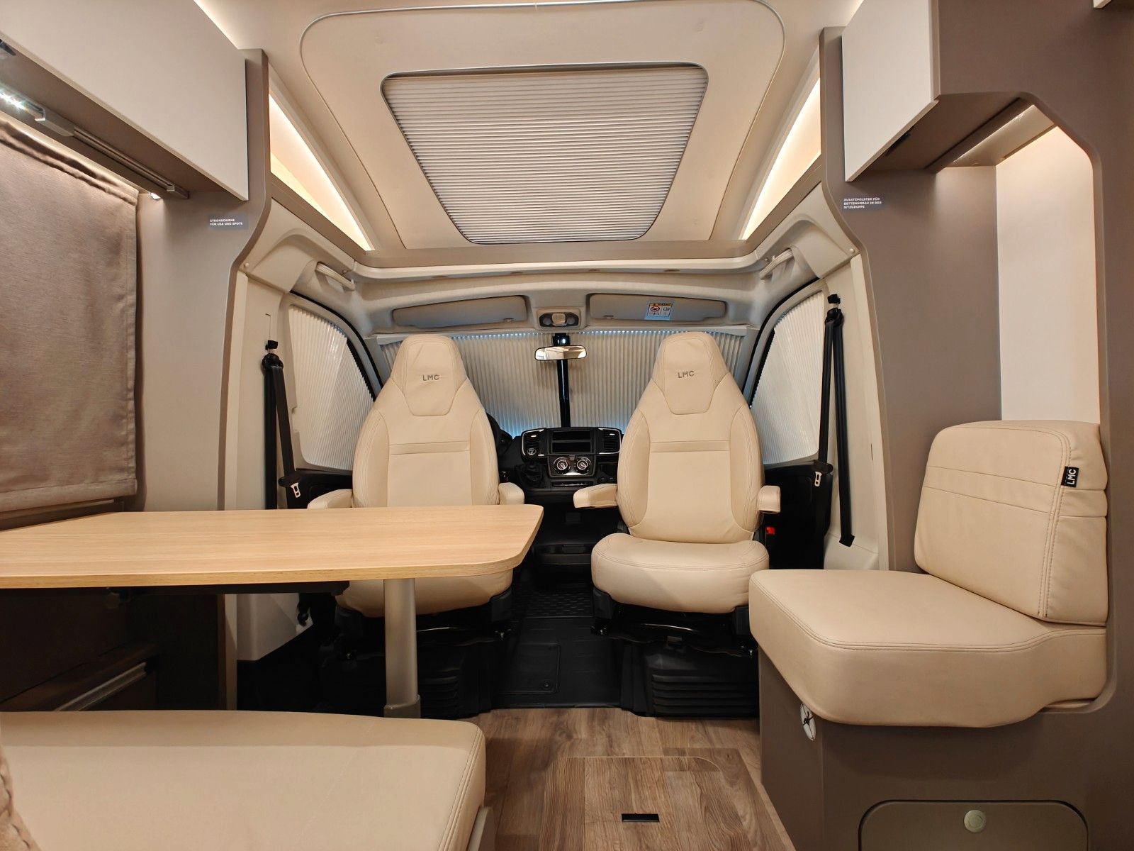 Fahrzeugabbildung LMC Tourer T 660 G -  663 70 Jahre, 140PS -