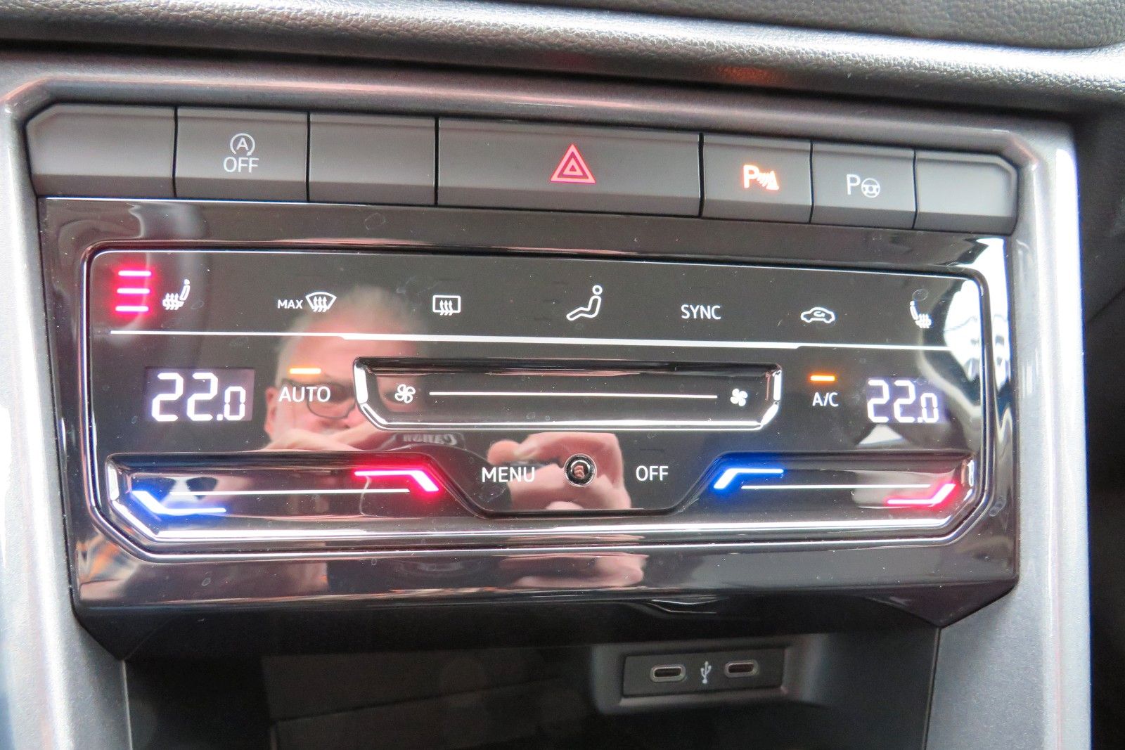 Fahrzeugabbildung Volkswagen T-Roc Style ACC APP MASSAGE SITZH. 17`KAMERA 1.H