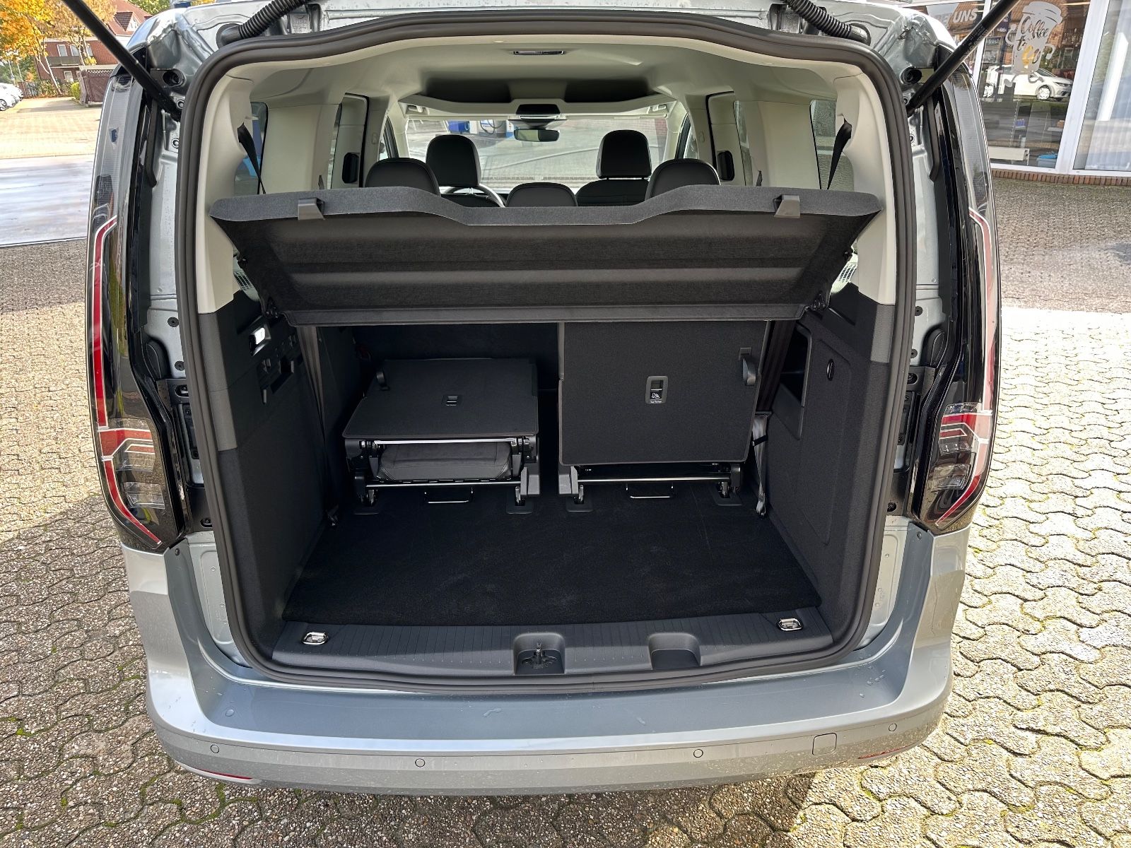 Fahrzeugabbildung Volkswagen Caddy Maxi 1.5 TSI Style DSG Navi/AHK/ACC/LED