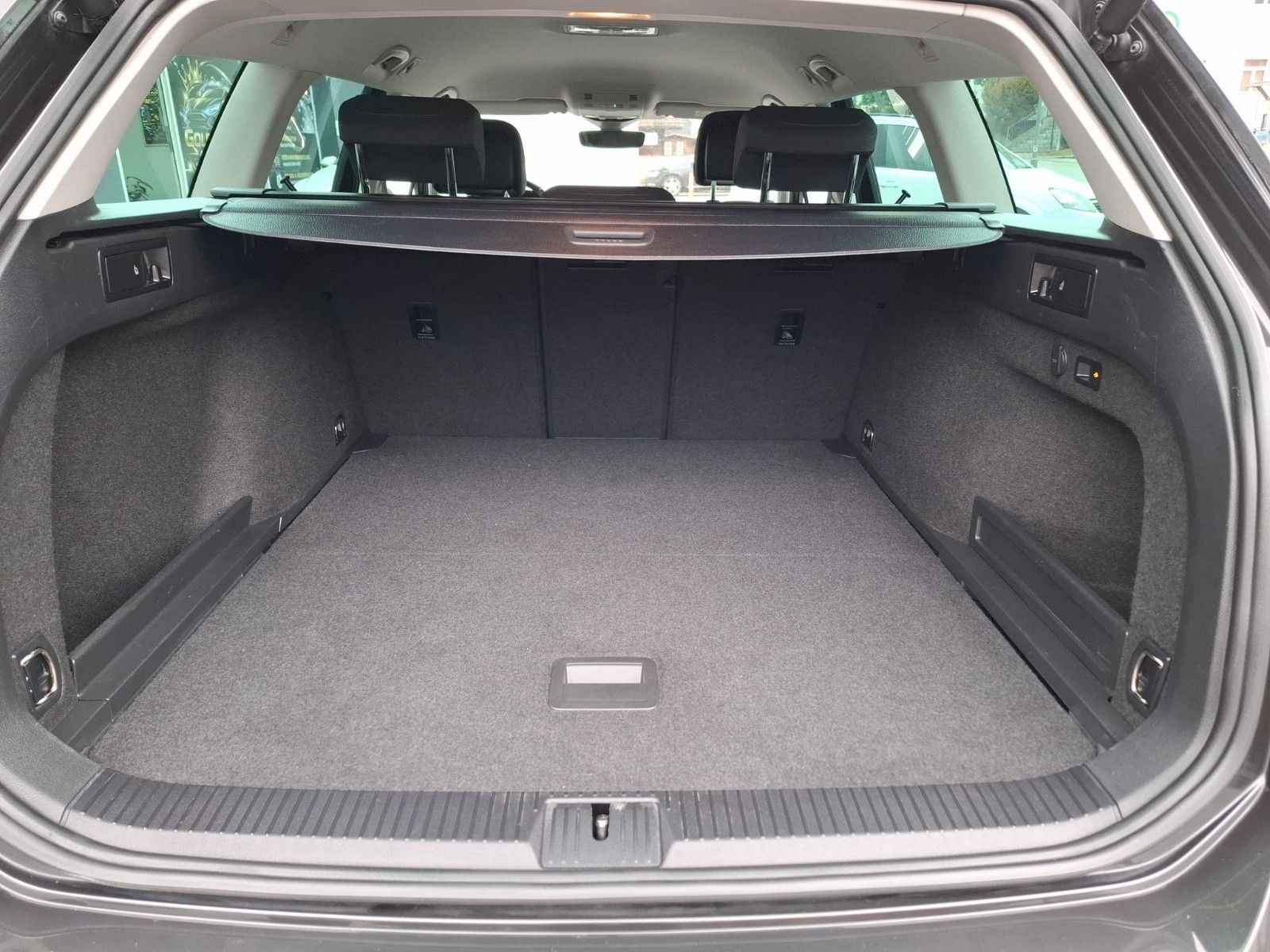 Fahrzeugabbildung Volkswagen Passat Variant Business! MASSAGE ! ACC ! AHK