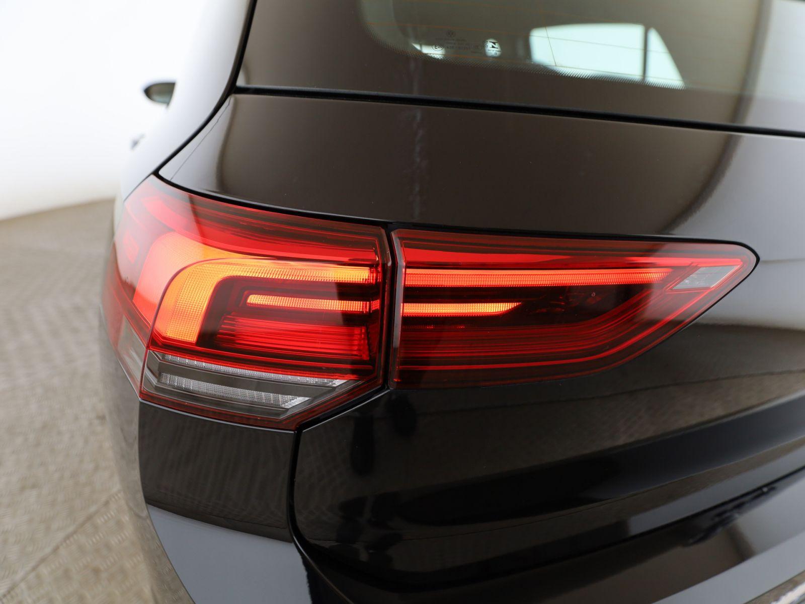 Volkswagen Golf VIII 1.5 eTSI R-Line LED+PDC+SitzH+Navi+App, миниатюра 10