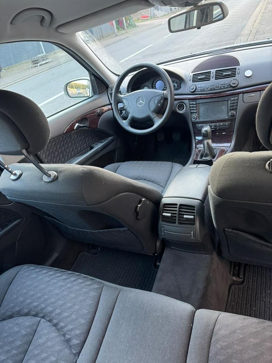 Mercedes-Benz E220 2004 — photo 6