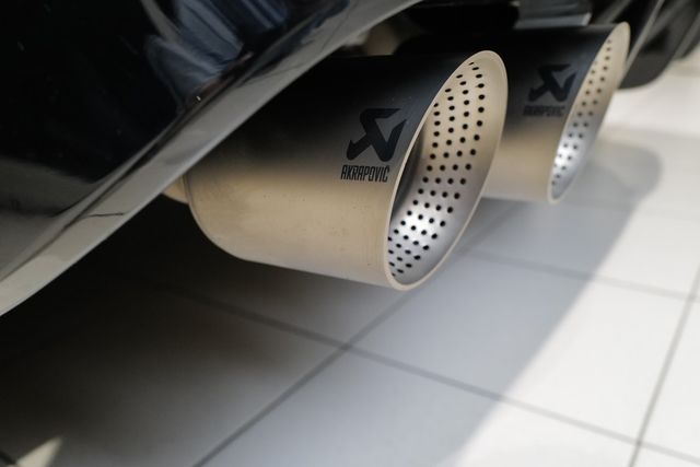 Volkswagen Golf VIII R Performance Akrapovic Pano HKardon K