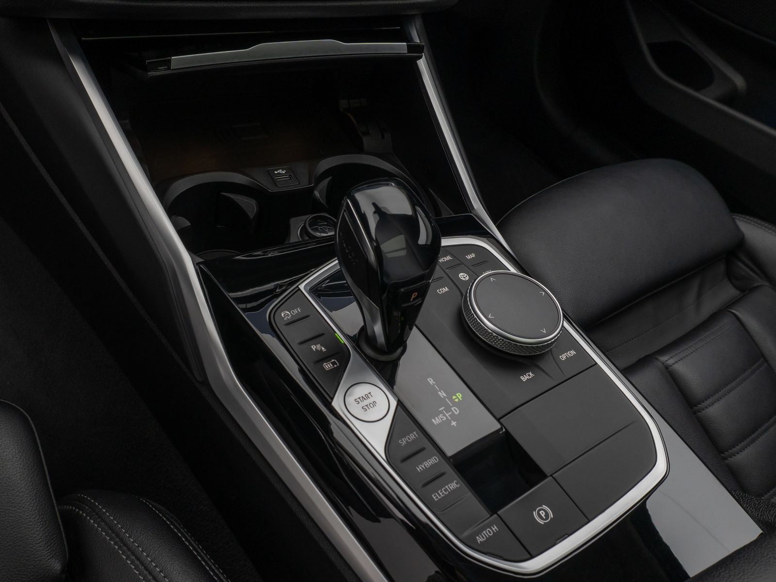 Fahrzeugabbildung BMW 330e Luxury Line Kamera Pano HUD HiFi Individual