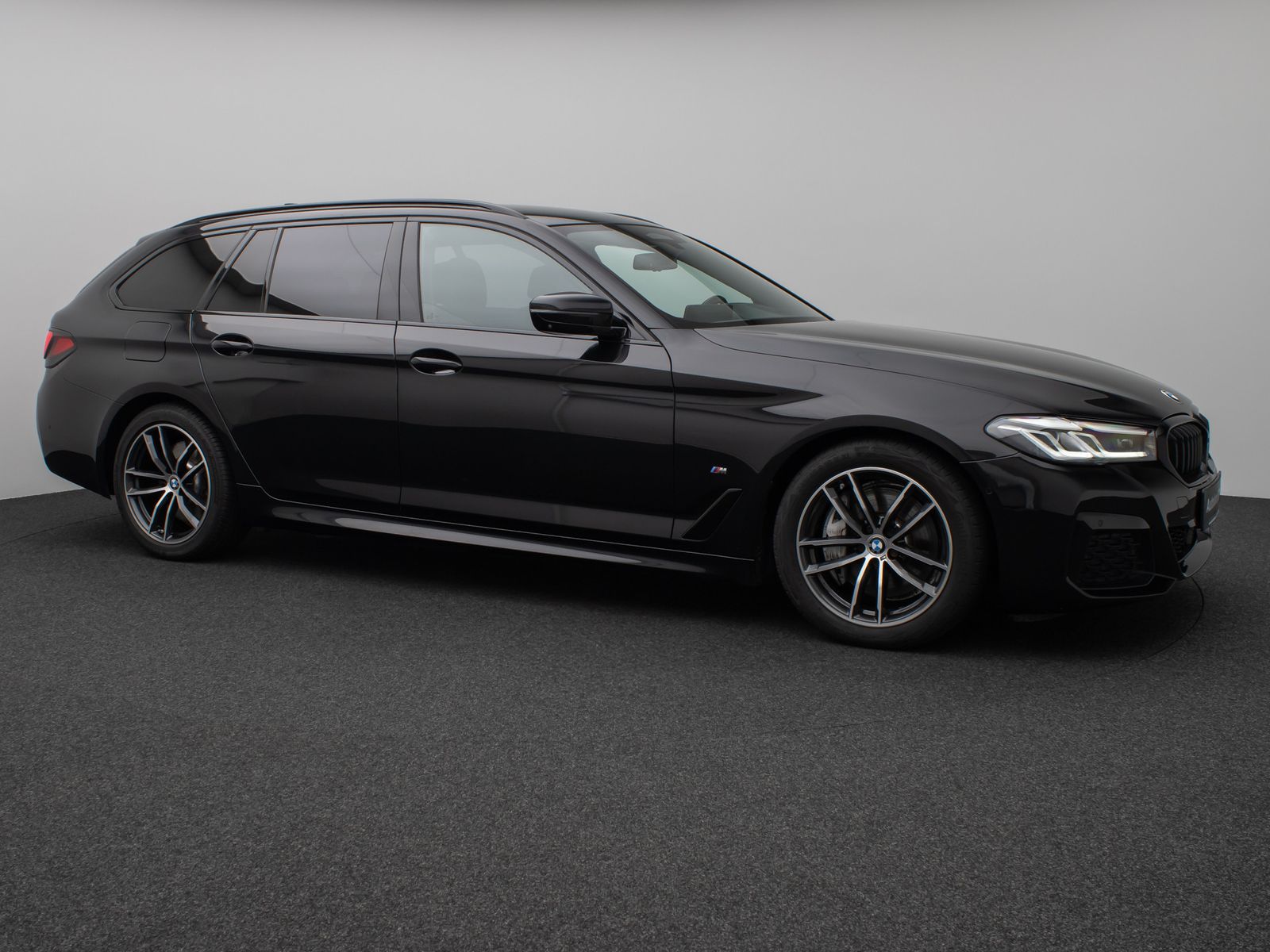 Fahrzeugabbildung BMW 530d M Sport 360° HUD DAB H/K Komfortsitze ACC