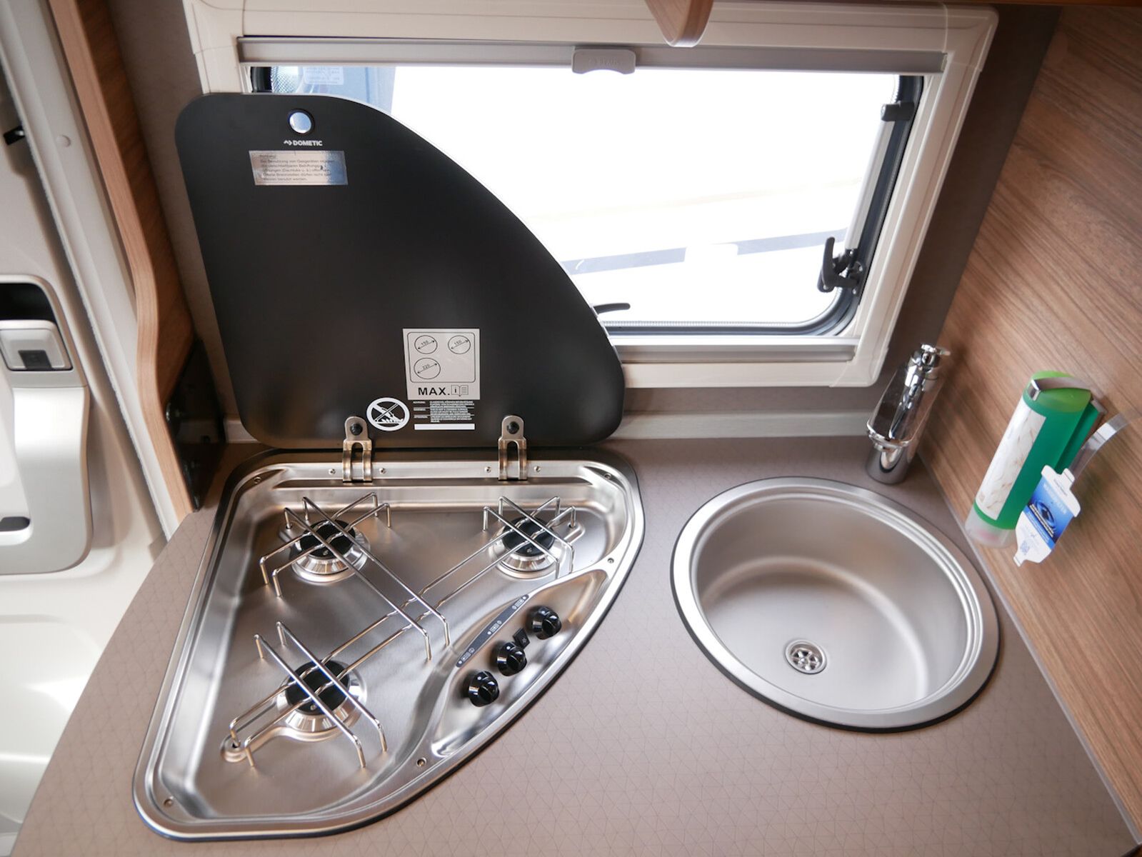 Fahrzeugabbildung Weinsberg CaraCompact Suite MB EDITION PEPPER 640 MEG AHK