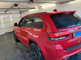 Jeep Grand Cherokee 6.4 V8 HEMI SRT - rote Jeep Grand Cherokee