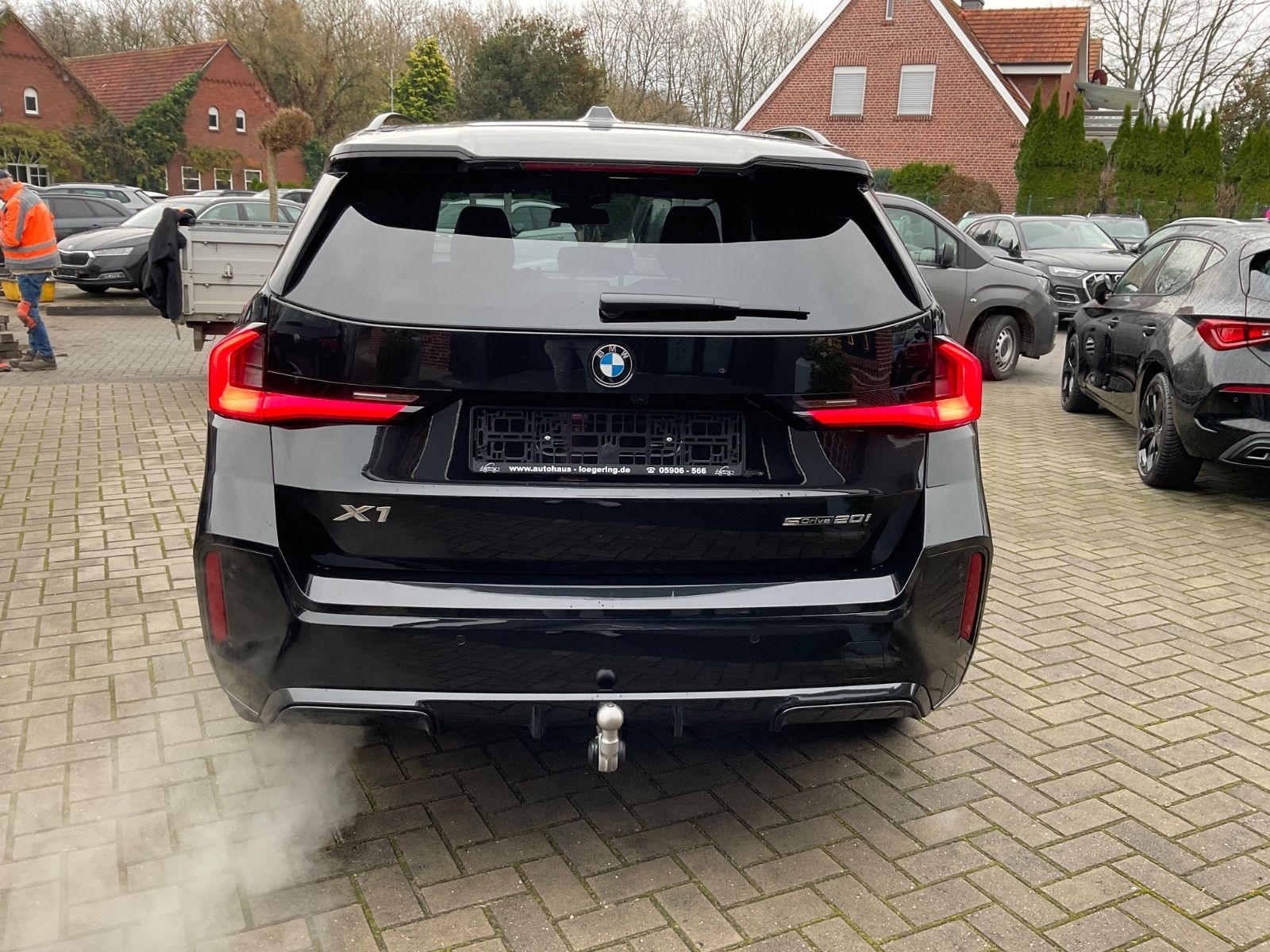Fahrzeugabbildung BMW X1 sDrive20i,M Sport,AHK,Kamera,Navi,Carplay