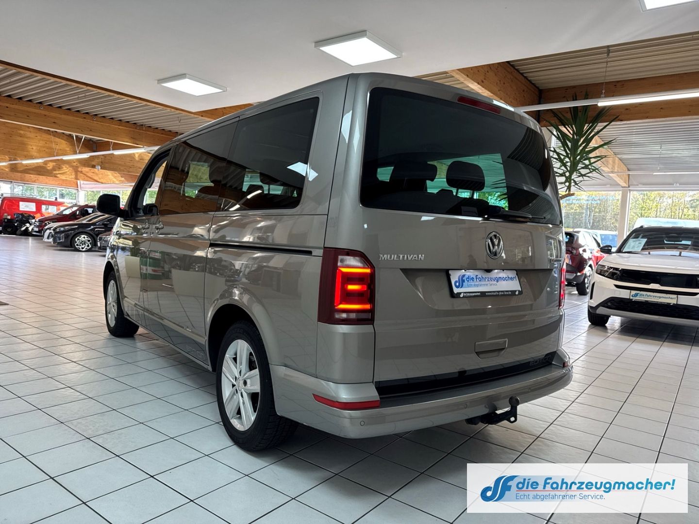Fahrzeugabbildung Volkswagen T6 Multivan 4Motion Edition StandHZG Navi Leder