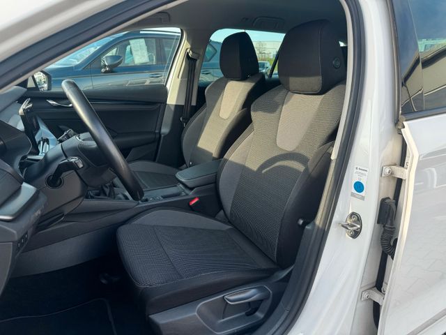 Fahrzeugabbildung Skoda Octavia Combi 2,0 TDI DPF >NAV/LED/PDC/SmartLink