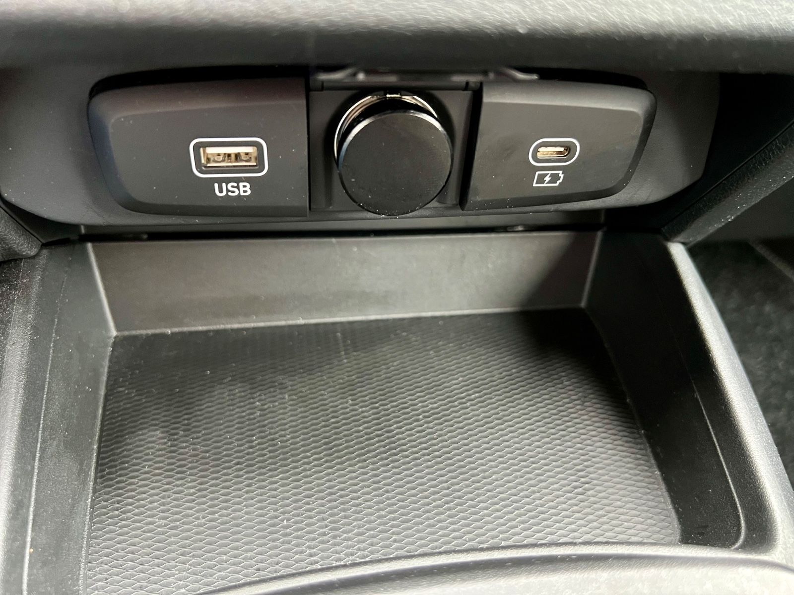 HYUNDAI i10 Trend KLIMA KAMERA NAVI SHZ