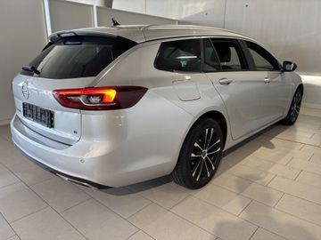 Fotografie des Opel Insignia Sports Tourer 2.0 Diesel 4x4 AT Ultimat
