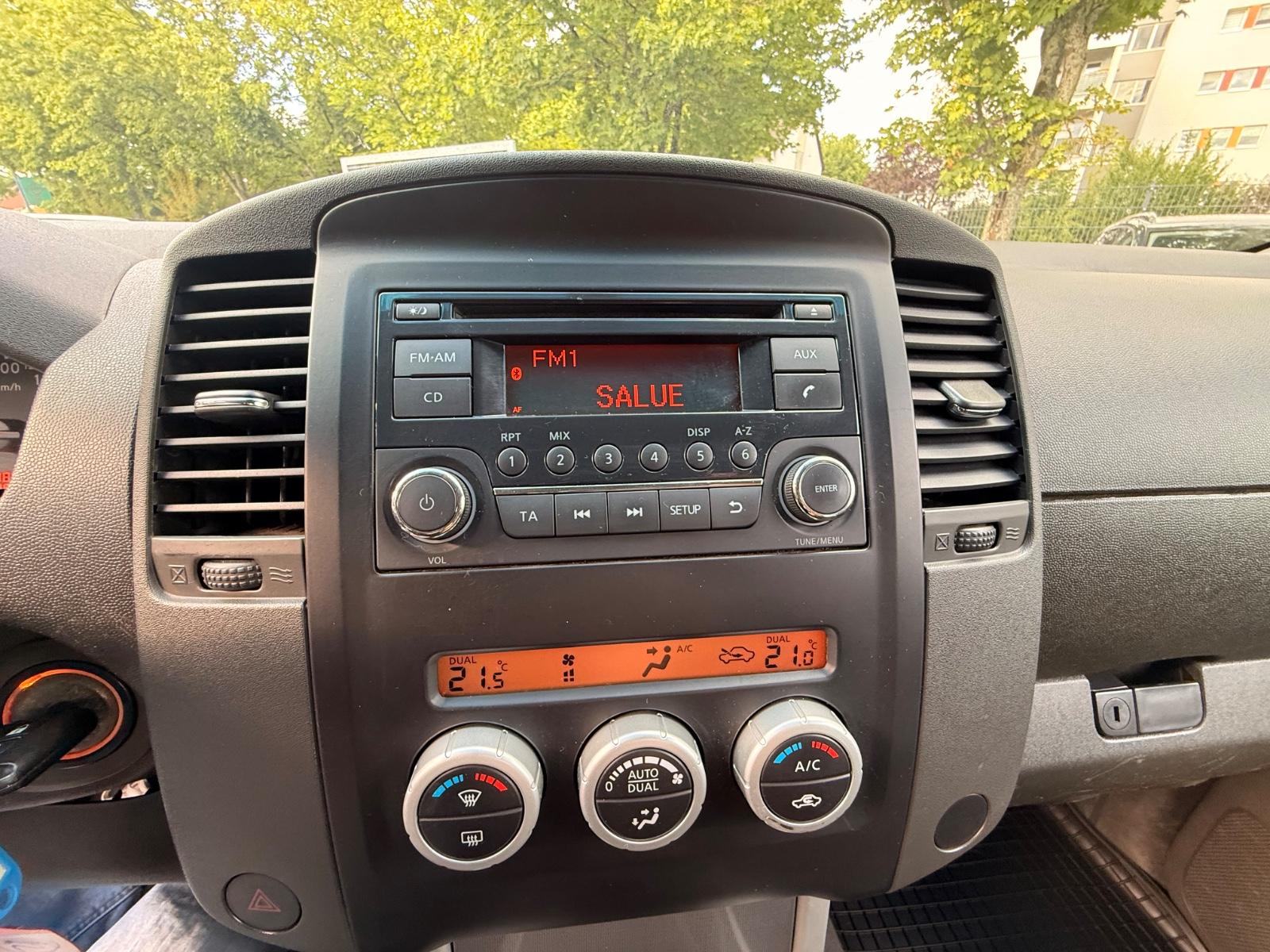 NISSAN NAVARA 2.5 dCi 190ch 4x4 - DOUBLE CAB - ATTELAGE - CLIM BIZONE - SIÈGES CHAUFFANTS
