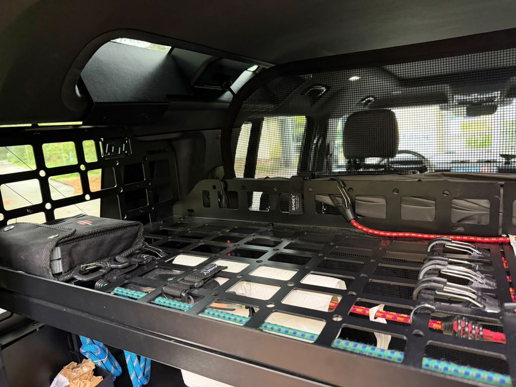 LAND-ROVER Defender 2025