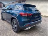 Mercedes-Benz GLA 200 GLB 200 DCT - - blaue Mercedes-Benz GLA 200