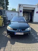 Renault 2.0lt benzin - Renault Laguna mit Benzin-Antrieb: Limousine, 2.0
