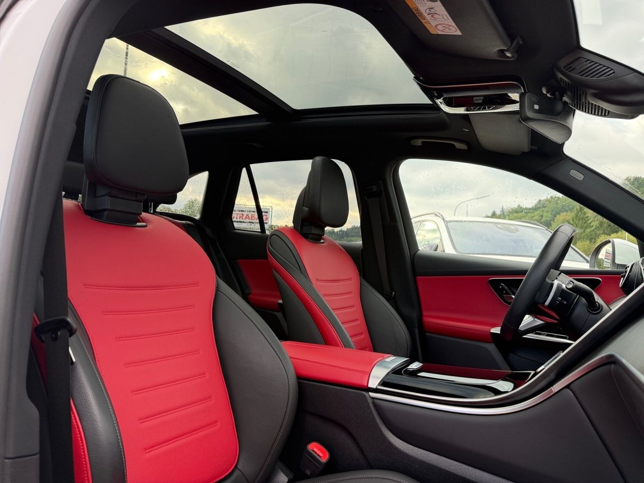 Fahrzeugabbildung Mercedes-Benz GLC 200 4M AMG+PANO+MEMORY+AMBIENTE+CARPLAY+TOTW