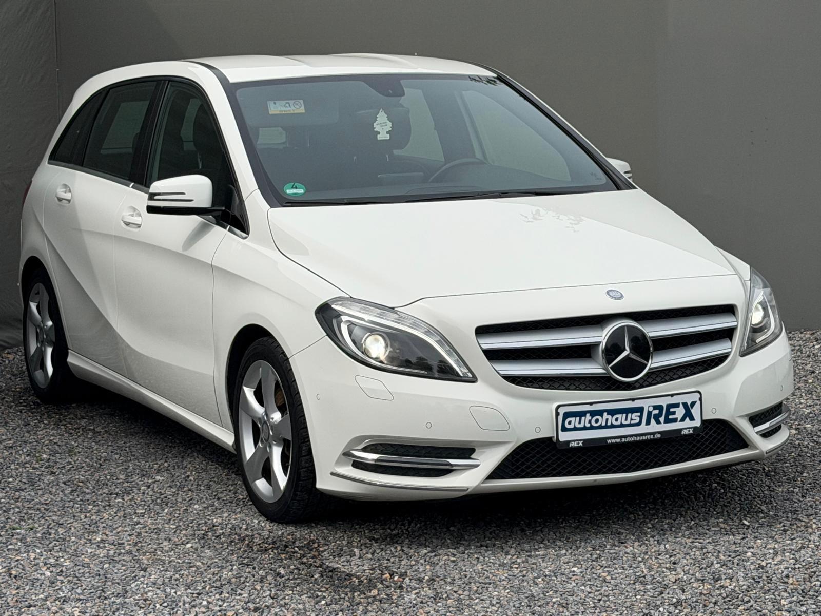 Mercedes-Benz B 180 AVANTGARDE SPORT PAKET / LED PDC NAVI