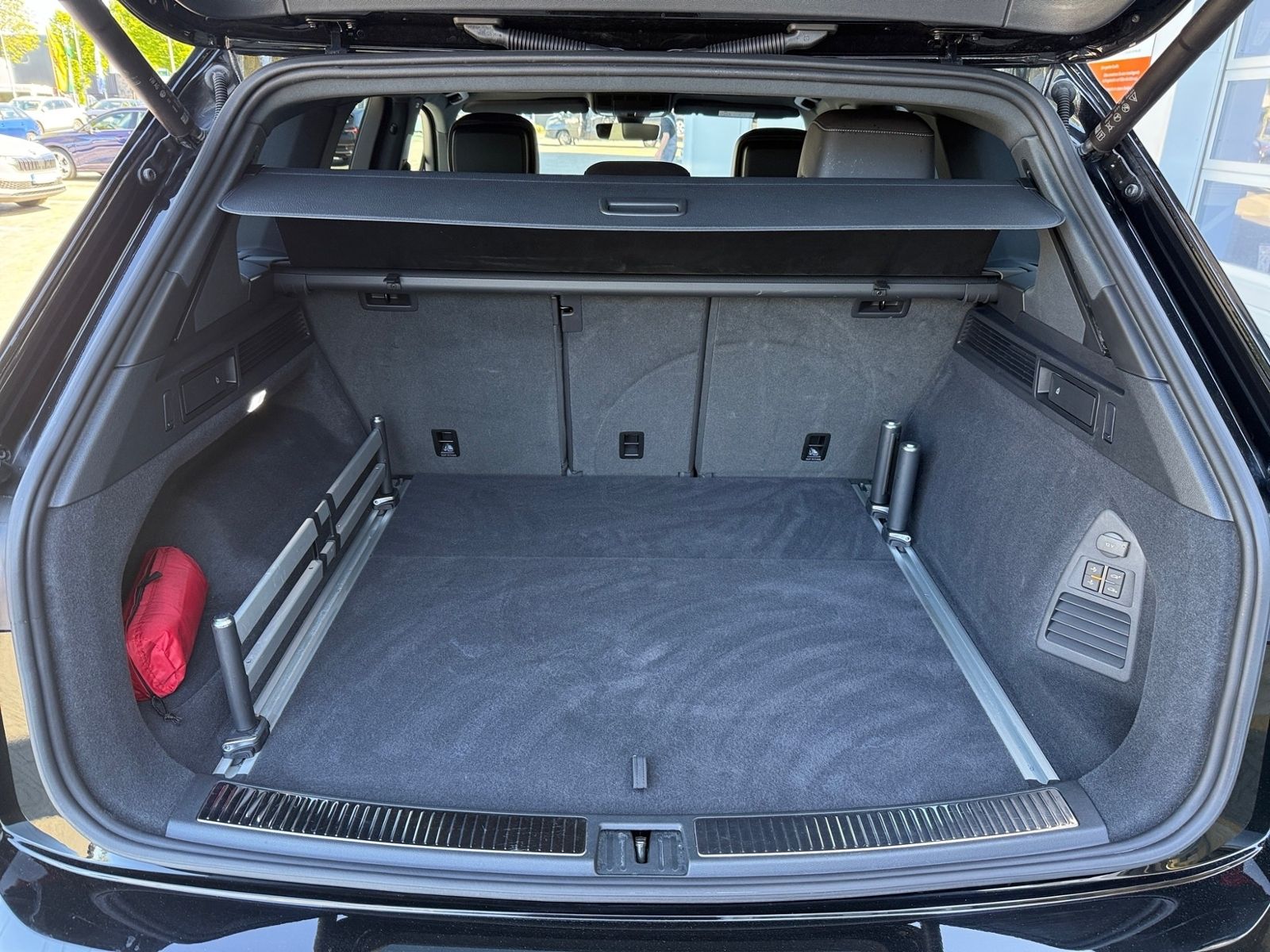 Volkswagen Touareg 3.0 TDI V6 4M R-LINE BLACK AHK DYNAUDIO foto 16