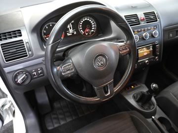 Volkswagen Touran - 12