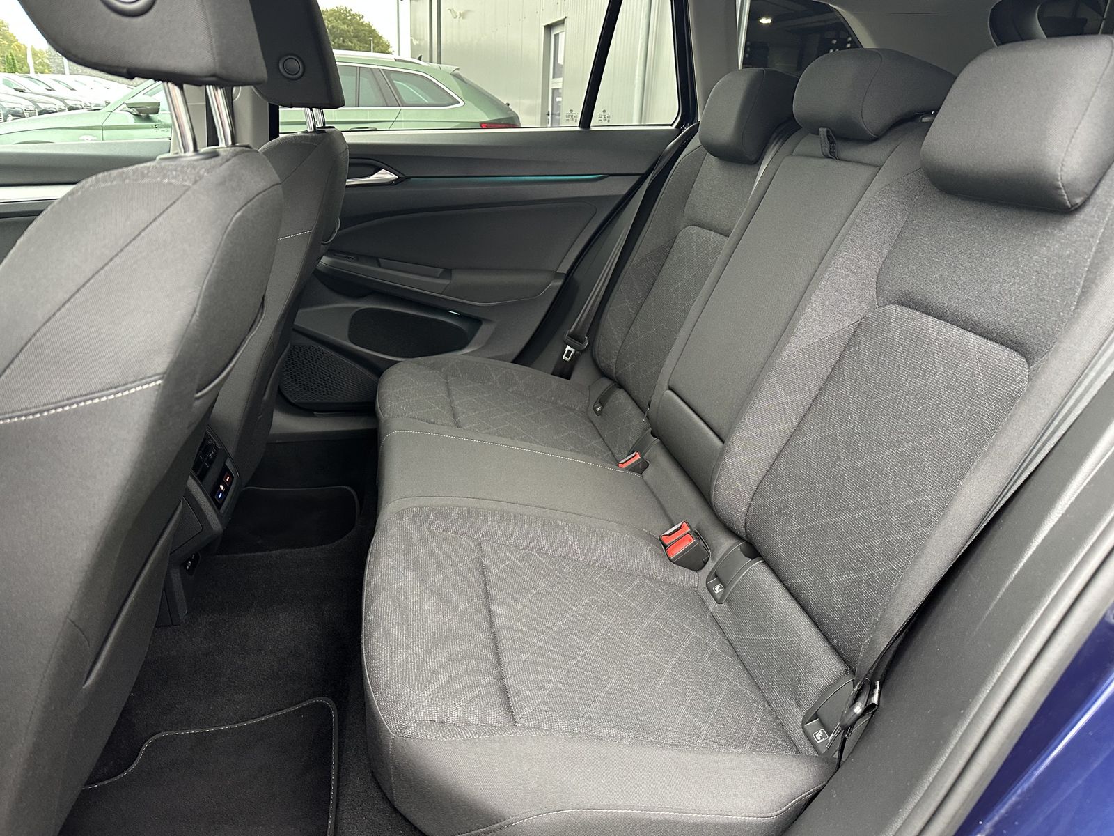 Fahrzeugabbildung Volkswagen Golf Variant 2.0 TDI DSG Life NAV+LED+DIGDISPLAY