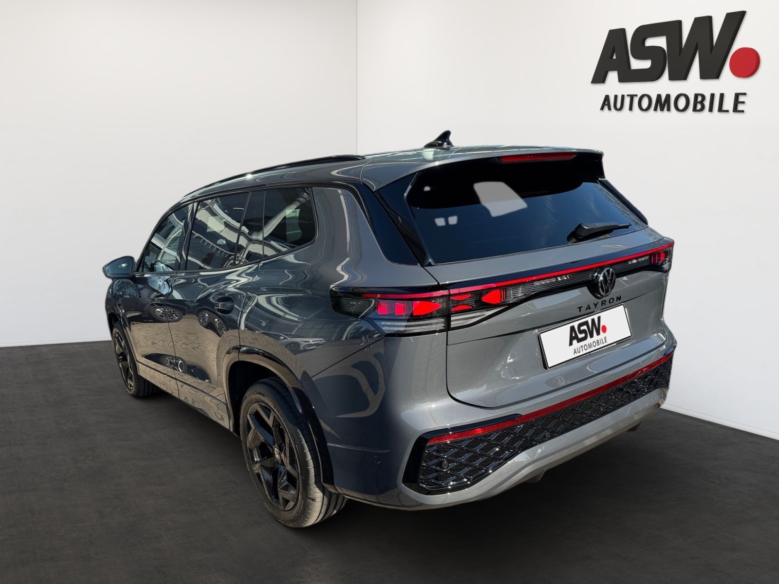Volkswagen Tayron R-Line 1,5 eHybrid DSG AHK PANO ACC NAVI foto 4