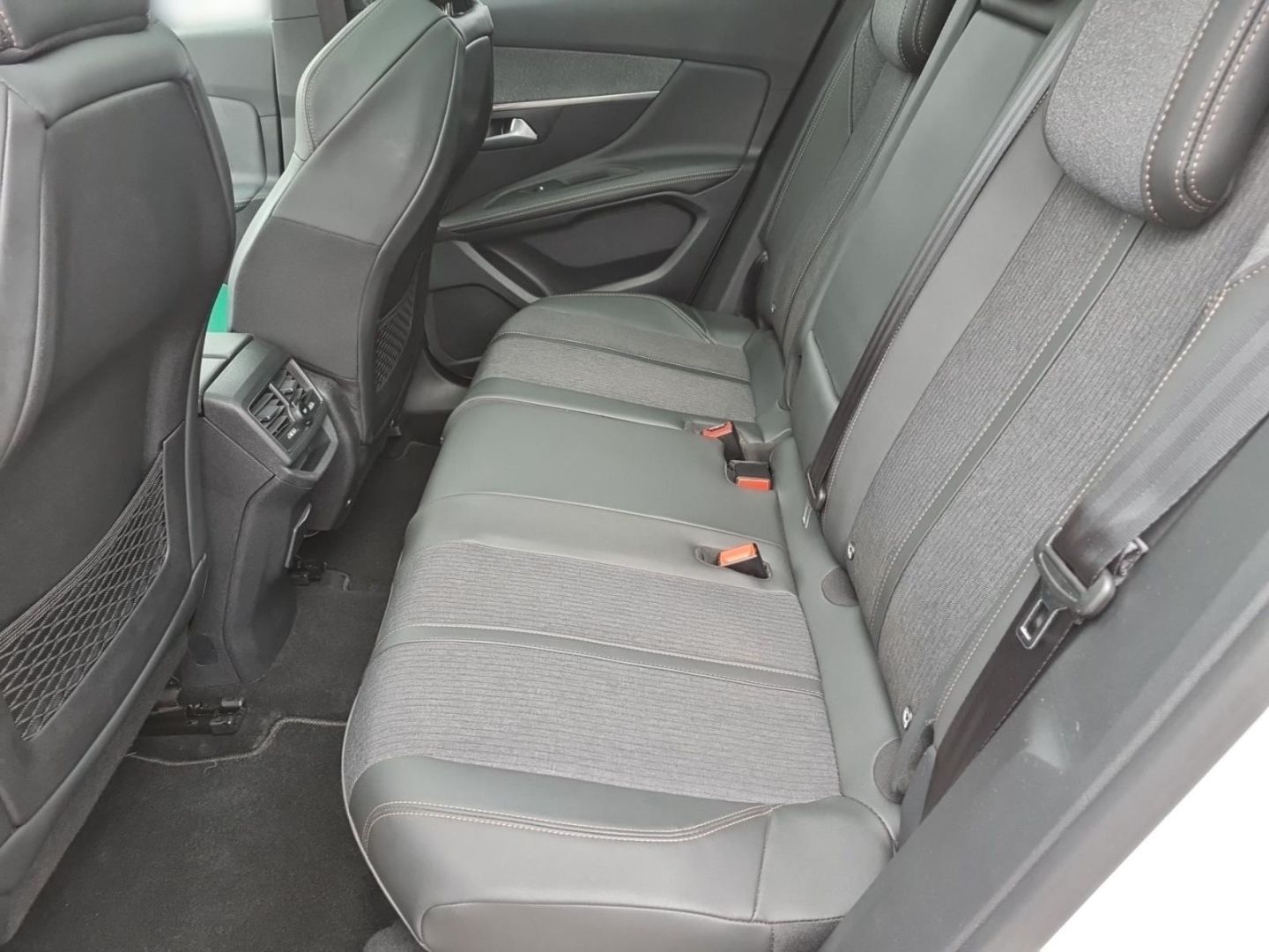 Fahrzeugabbildung Peugeot 3008 PureTech 1.2 Allure 130 PANO+LED+360°CAM