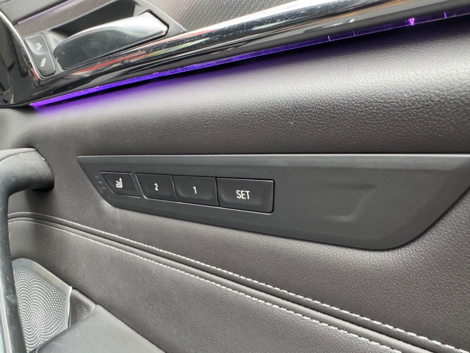 Fahrzeugabbildung BMW M5 Baureihe M5 Lim.*MASSAGE*CARBON*HEAD-UP*LED