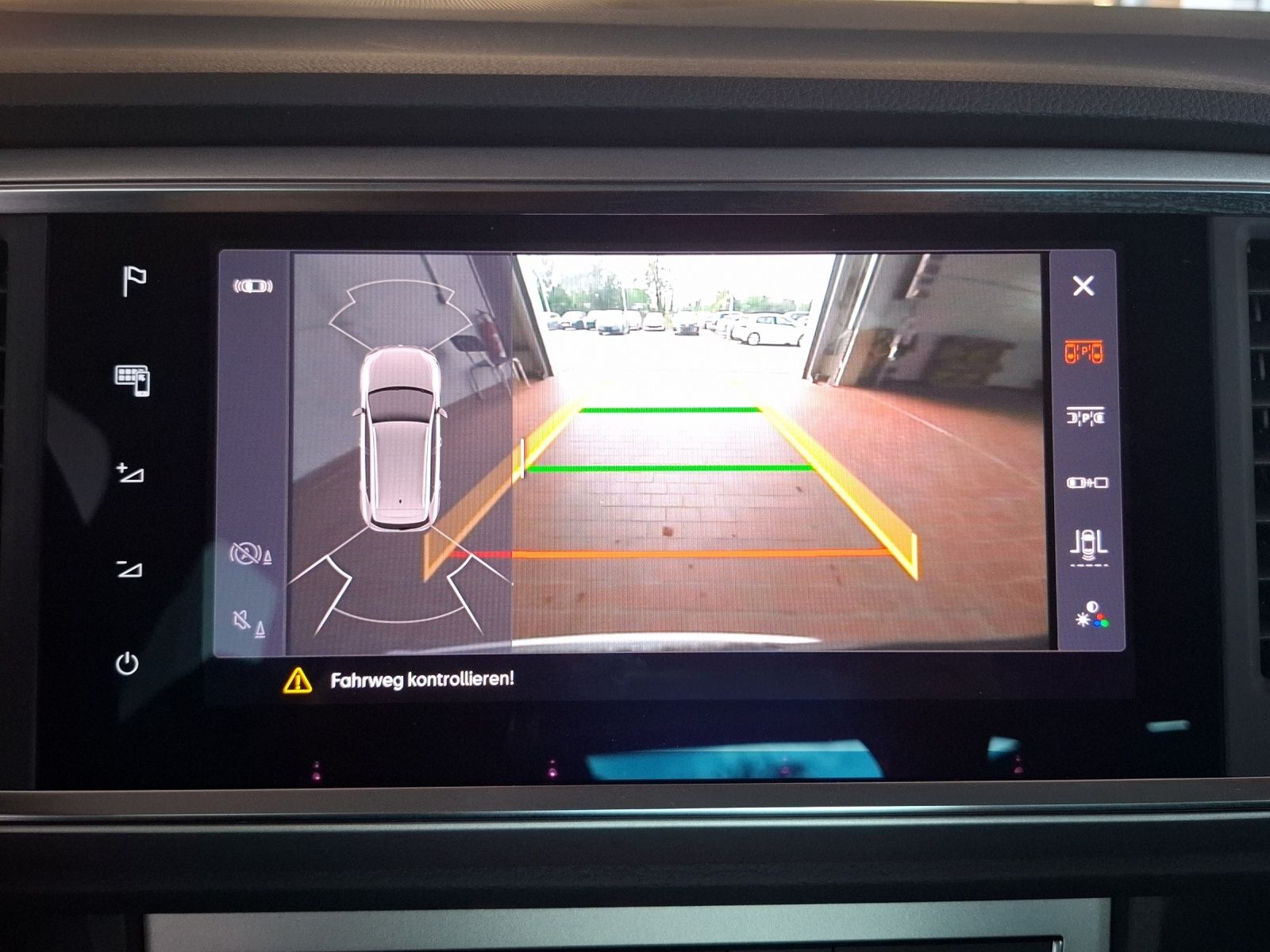 Fahrzeugabbildung SEAT Ateca TSI Xperience DSG LED AHK Navi AID ACC RFK
