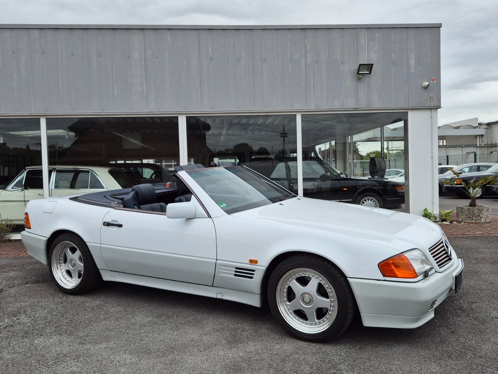 Fahrzeugabbildung Mercedes-Benz SL 500/Originale km/Sammlerzustand/OZ Futura 17"