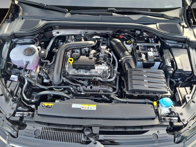 Fahrzeugabbildung Volkswagen Golf VIII TSI Move LED AID RFK SH LM