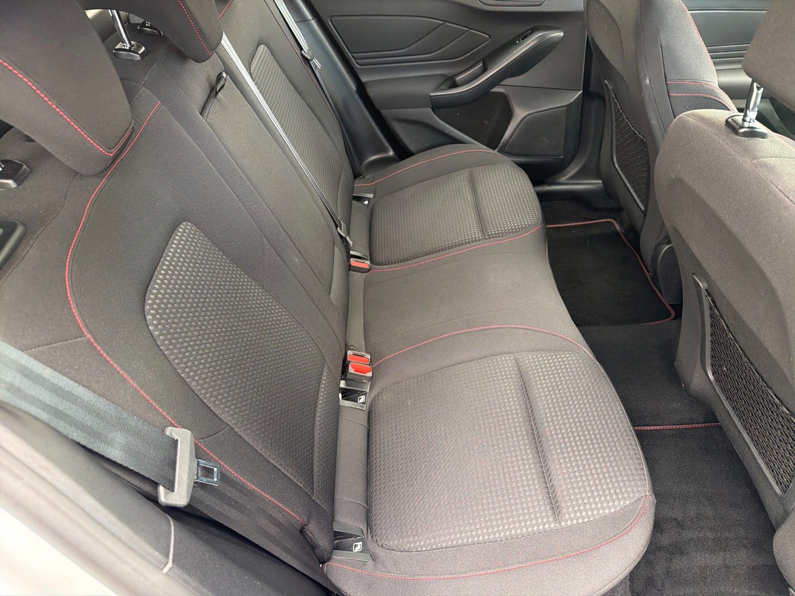 Fahrzeugabbildung Ford Focus Turnier ST-Line X, FAHRASSISTENZPAKET