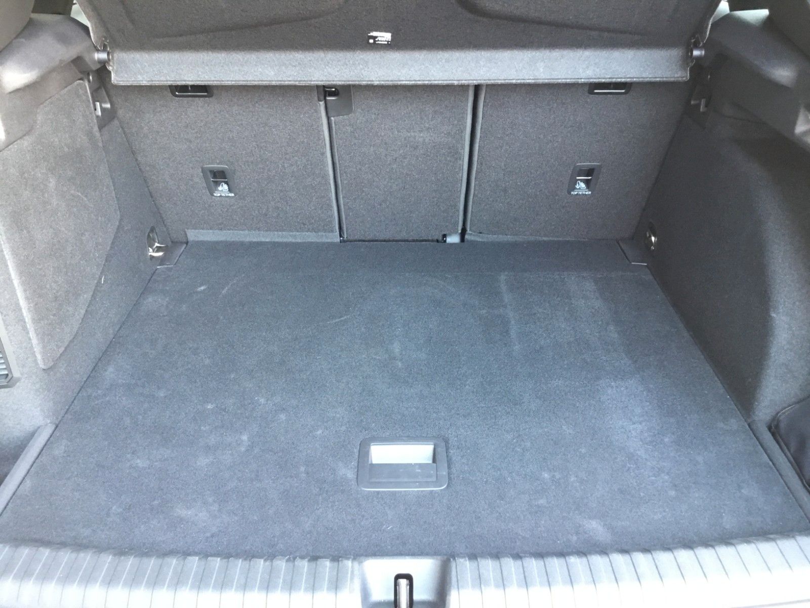 Fahrzeugabbildung CUPRA Terramar 1.5 e-HYBRID DSG+AHK+Kessy+Navi+18"