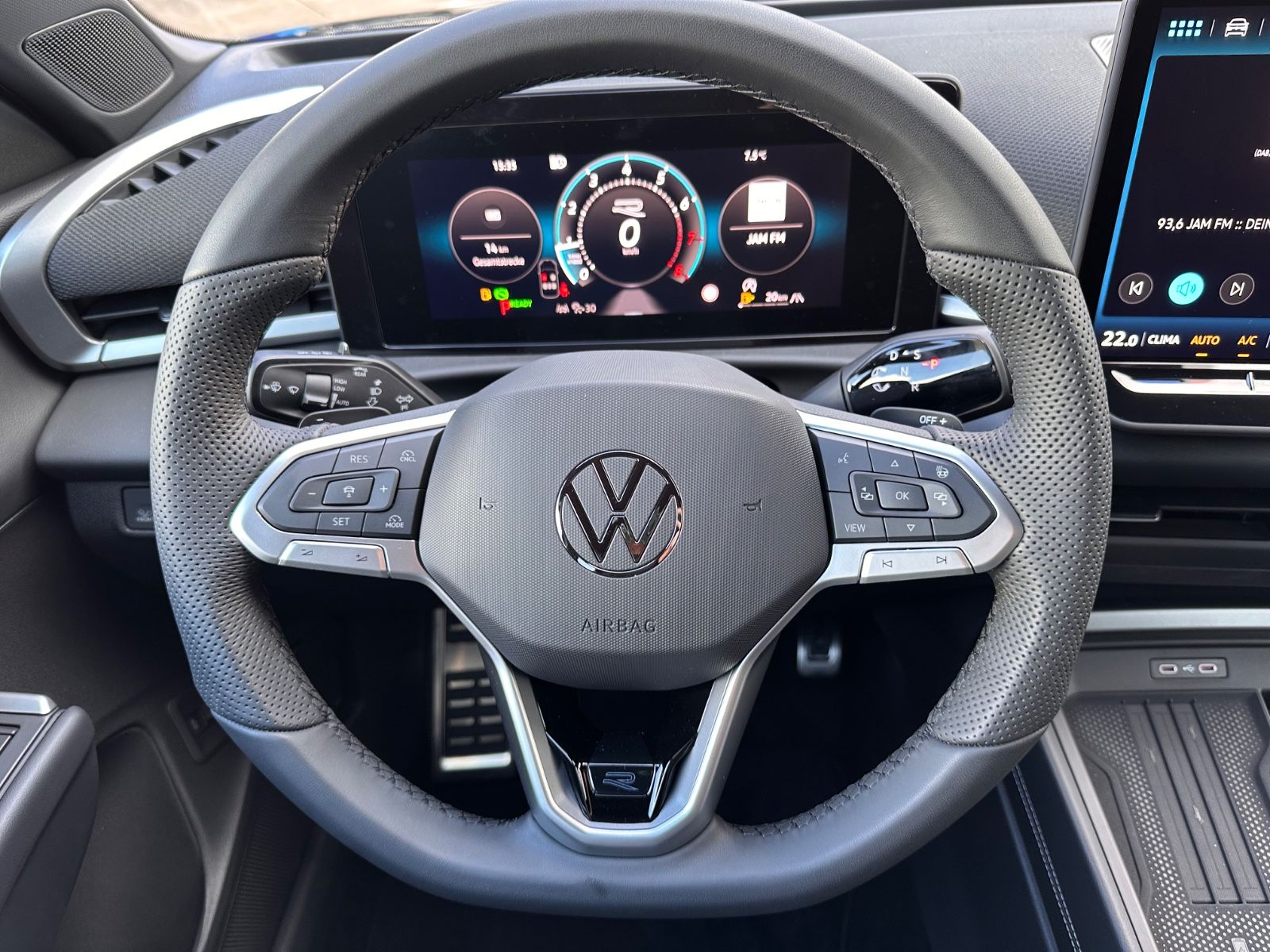 Fahrzeugabbildung Volkswagen T-Roc R Line 1.5 eTSI DSG APP/ACC/AHK/LED/eHeck