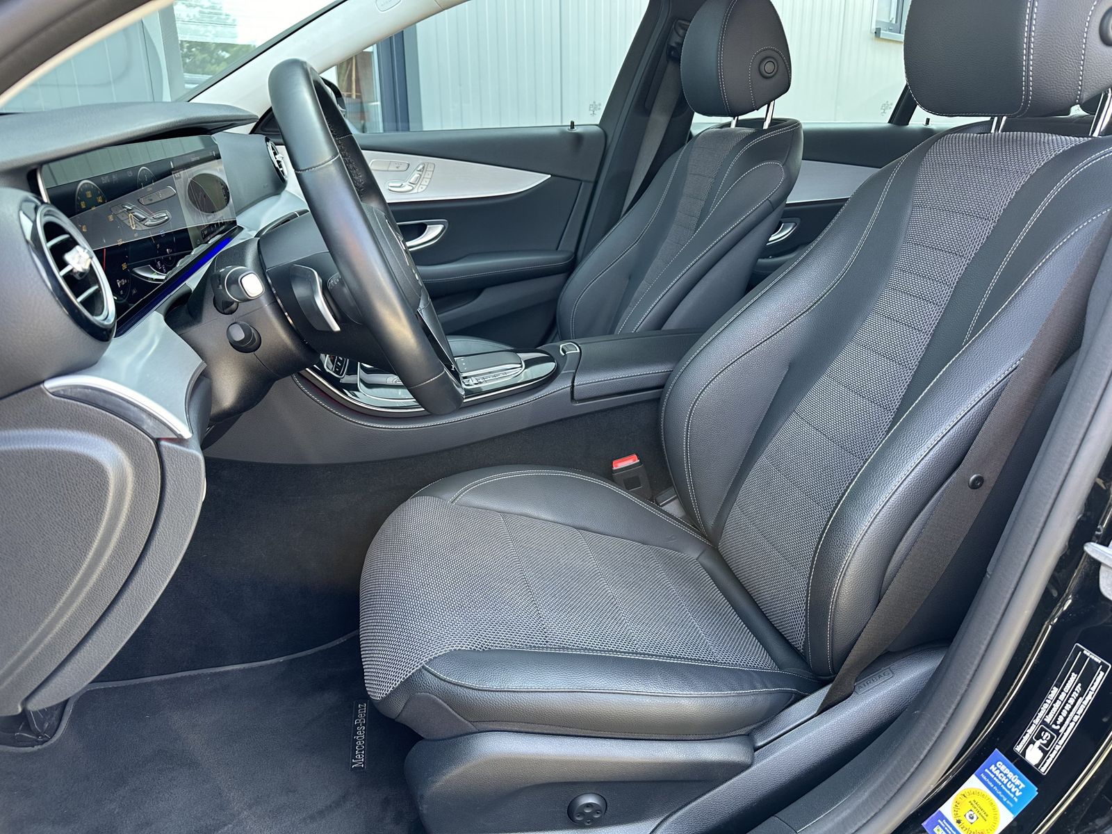 Fahrzeugabbildung Mercedes-Benz E 300de T Avantgarde NAV+LED+WIDESCREEN+360°+ACC
