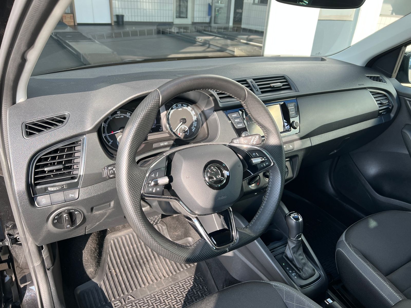 Fahrzeugabbildung SKODA Fabia III Combi Ambition 1.0 TSI DSG *Klima,Sitz