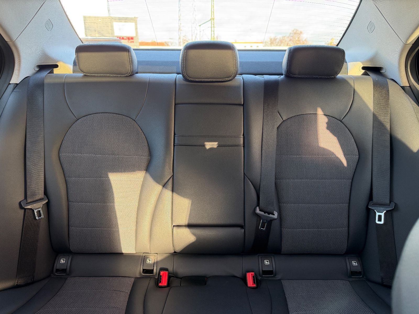 Fahrzeugabbildung Mercedes-Benz C 200 Lim. Avantgarde*SCHIEBEDACH*LED*ACC*TEILLE