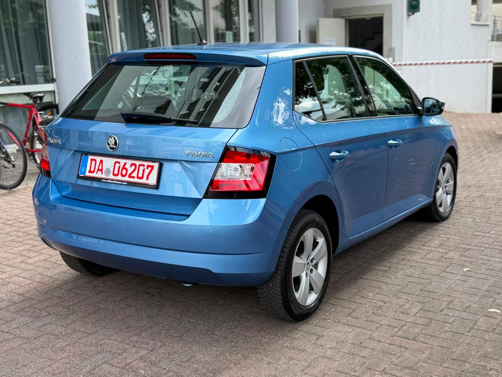 Skoda FabiaStyle/Klima.A/Sitz-H/PDCx2/Garantie/Tüv-Neu