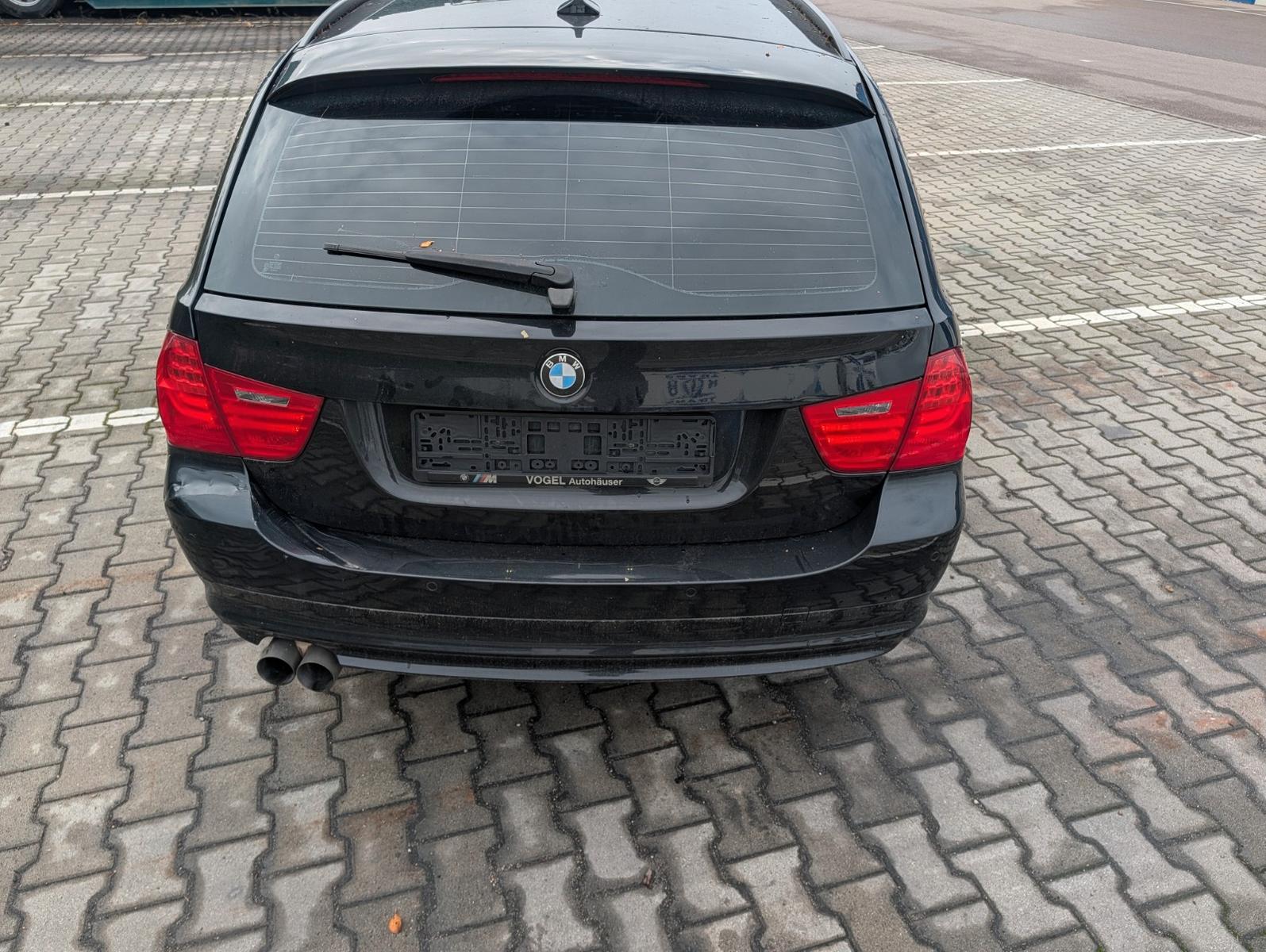 BMW 320 2011 — interior