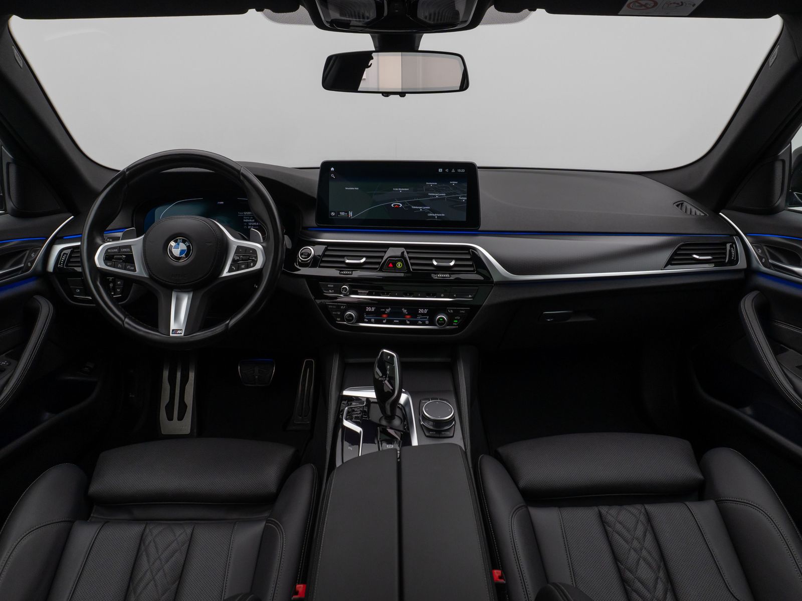Fahrzeugabbildung BMW 530d M Sport Panorama Kamera Laser HUD DAB HiFi