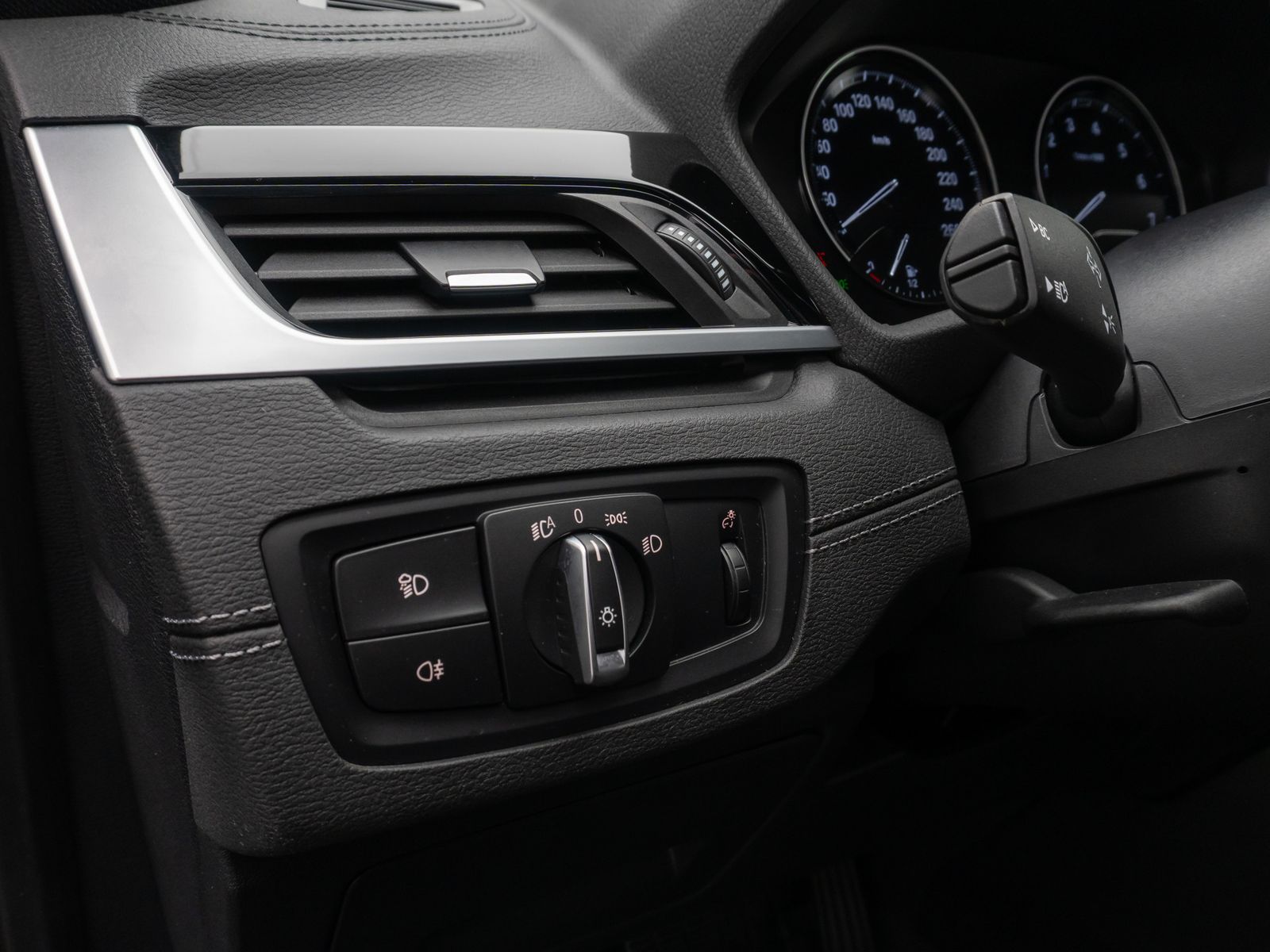 Fahrzeugabbildung BMW X2 sD18i Alarm HUD DAB Kamera HiFi Sportsitz 19"