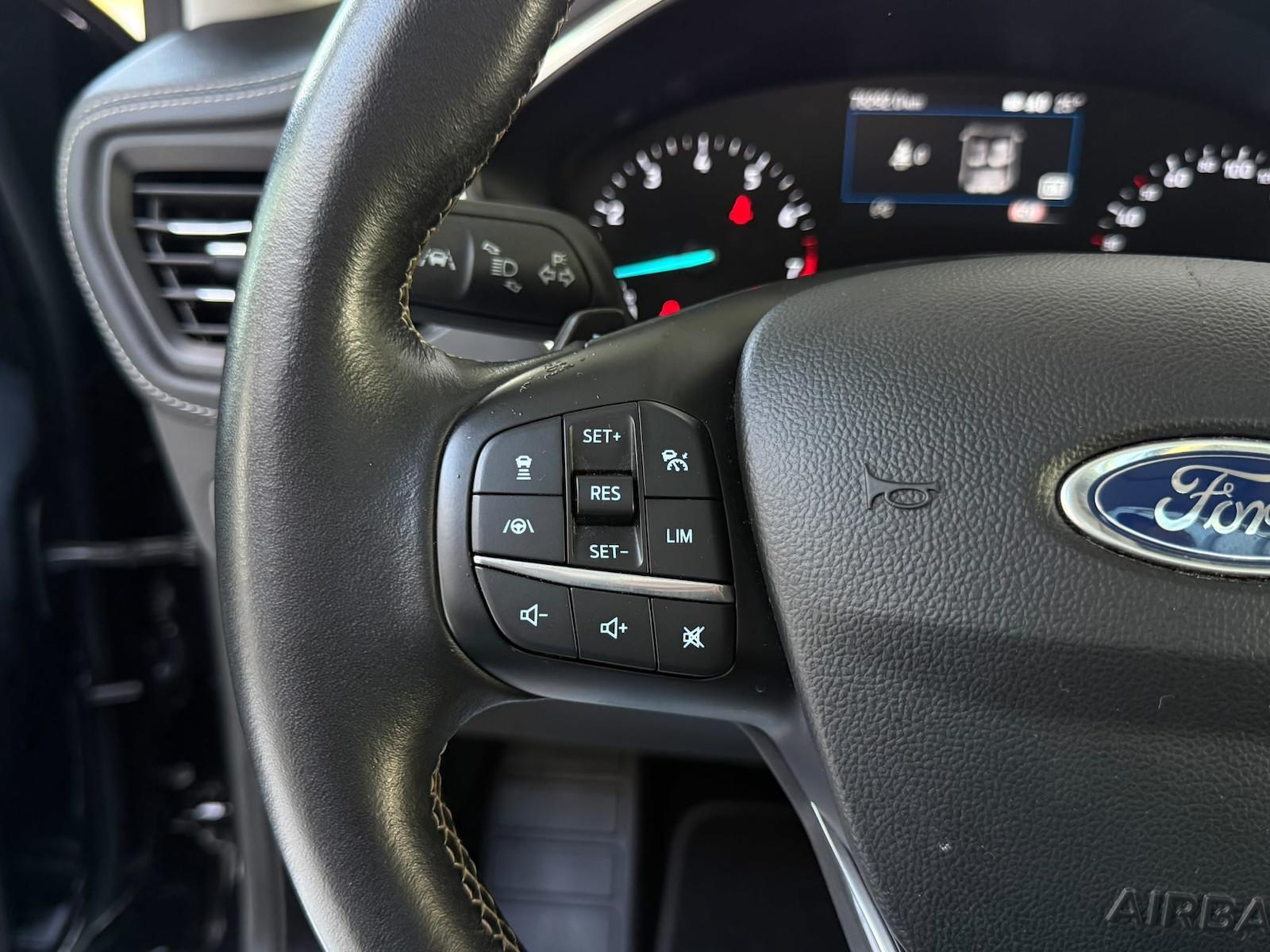 Ford Focus 1.5 Vignale Pano Leder CAM LED ACC Head Up