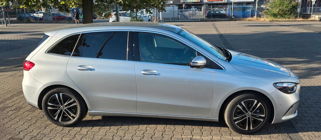 Image of Mercedes-Benz B 220
