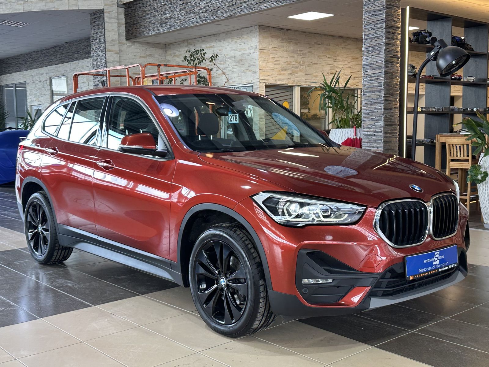 BMW X1 sDrive*18d*BusinessPaket*R.Cam*LED*AHK*SHZ*