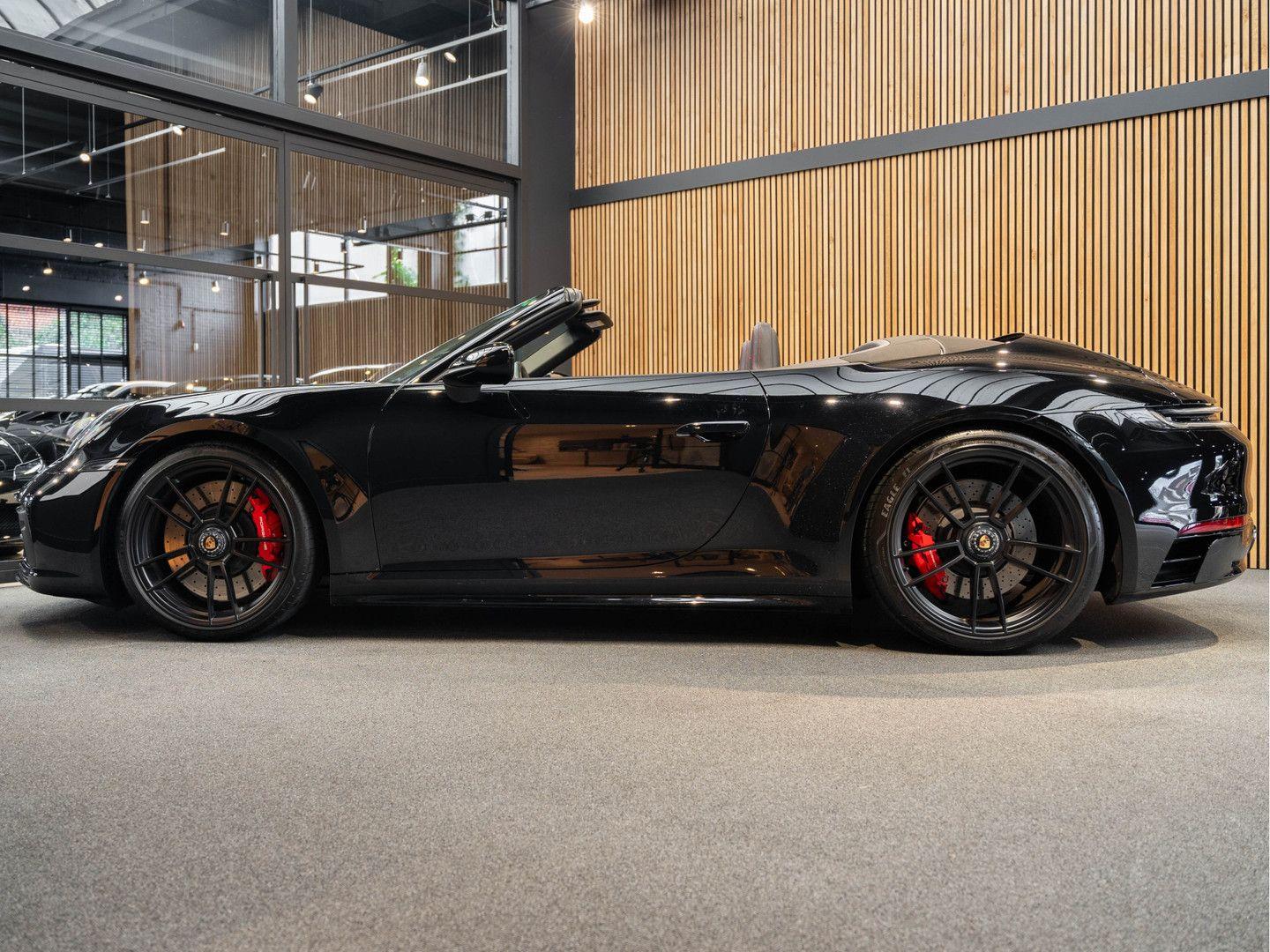 Porsche 992 992 GTS Cabrio GTS Interieur ACC Bose 3.0 Ca